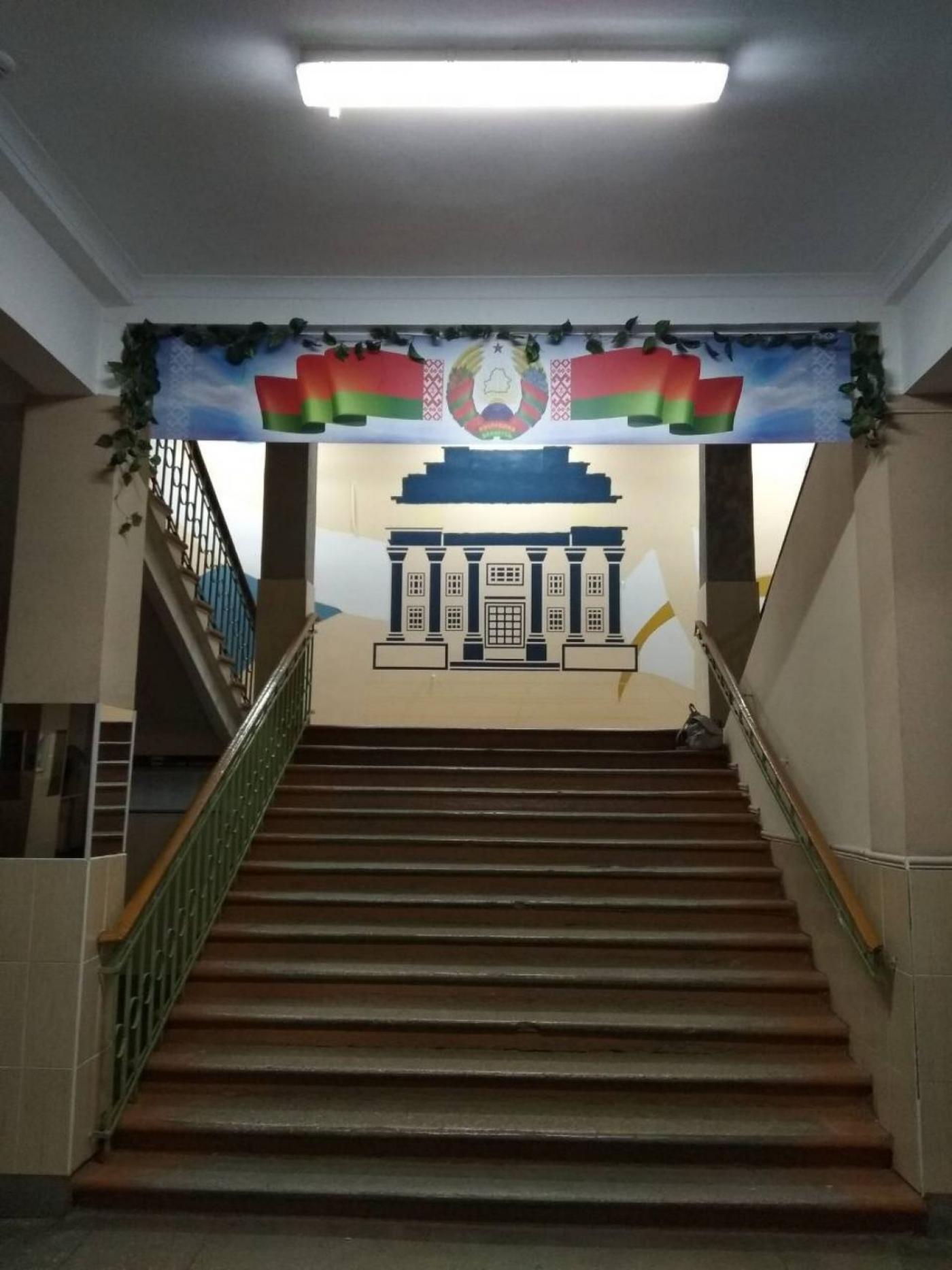 Графическое оформление вестибюля главного корпуса политехнического колледжа